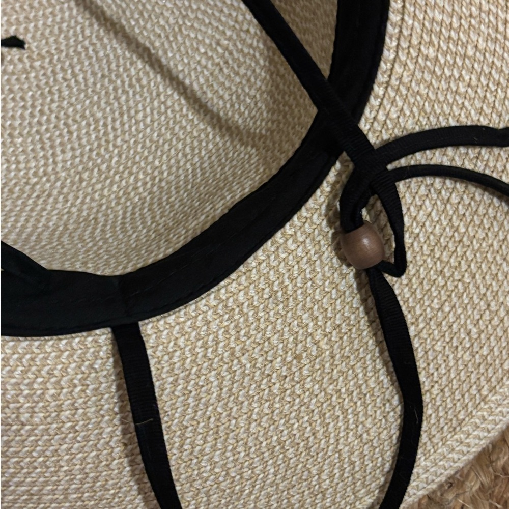 Elegant Cream Sun Hat with Black Band - Picture 2 of 3